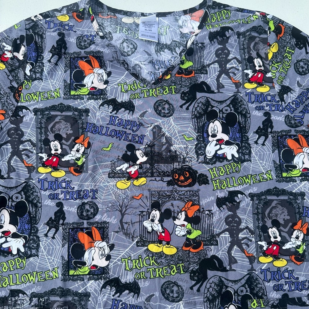 Disney Halloween Scrub Top Womens XL Minnie & Mickey Mouse Trick or Treat